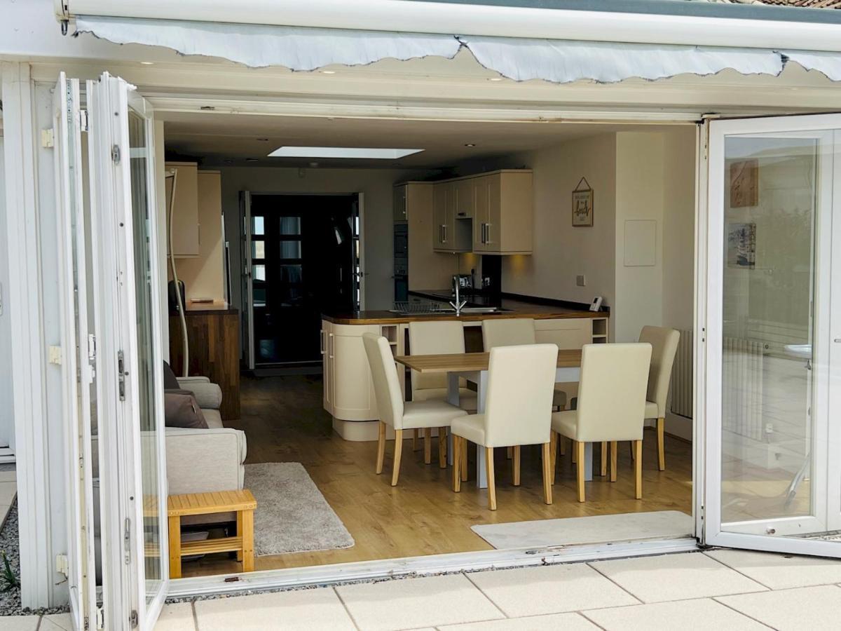 Pass The Keys Fabulous Beach Front Holiday Location Lydd Exterior photo